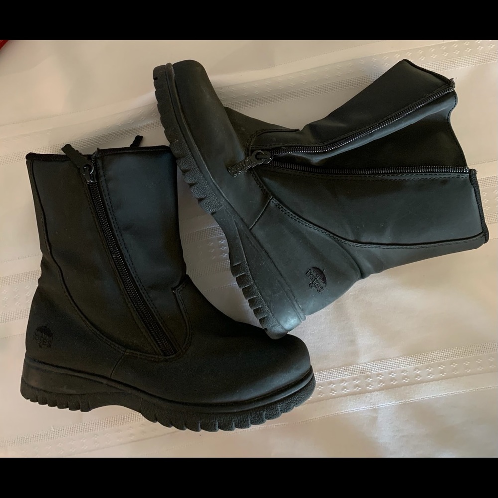 Snow boots